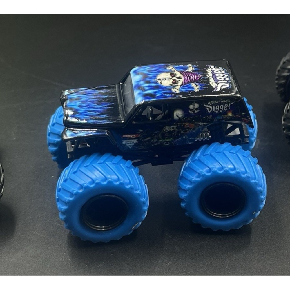 Hot Wheels Monster Jam Grave Digger Truck Lot of 4 1:64 Scale‎ Bad Bone - Picture 4 of 8